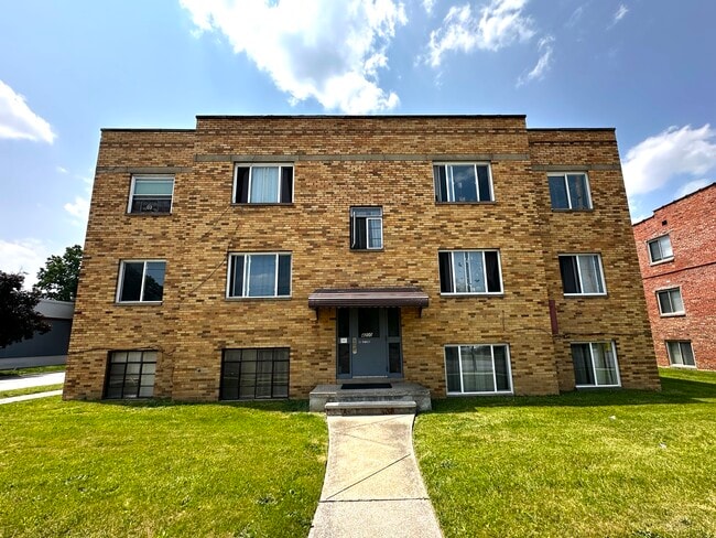 Exterior - 4200 Ridge Rd Unit APT 2
