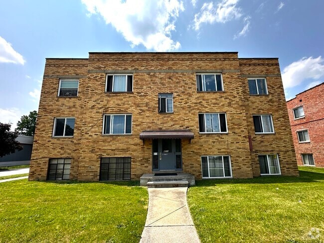 Building Photo - 4200 Ridge Rd Unit APT 2