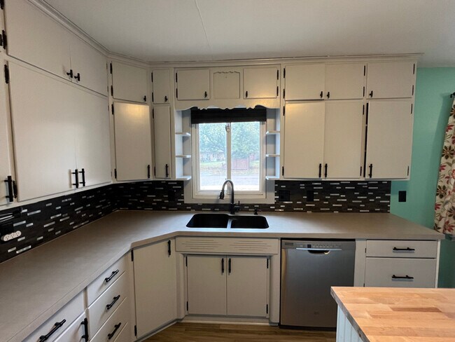 Photo - 601 Levee Blvd