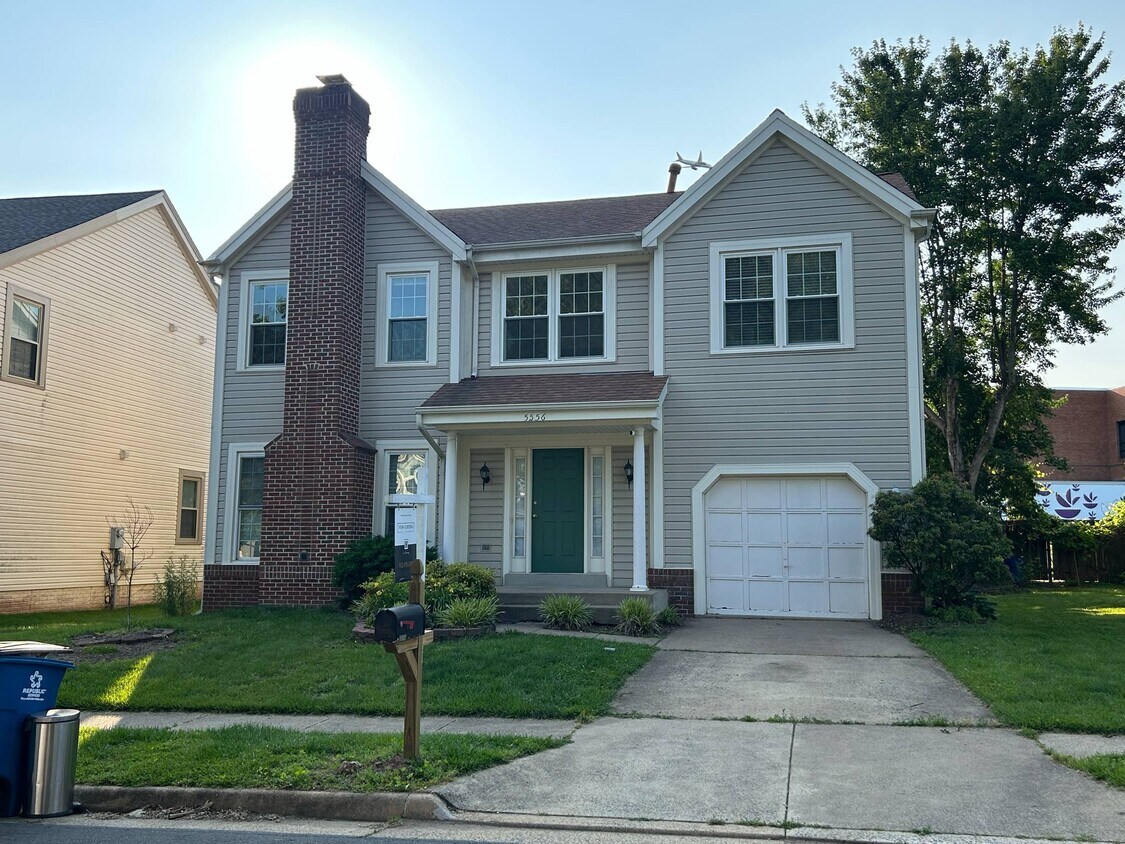 Photo - 5556 Village Center Dr (Centreville, VA)