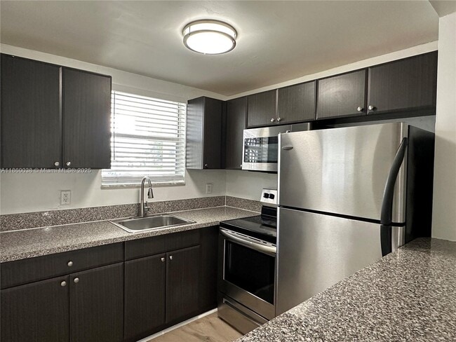 Building Photo - 5661 SW 36th Ct Unit 102 Rental