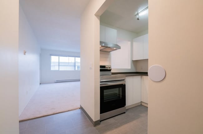 Building Photo - 501 Sixth St