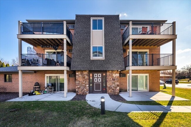 Photo - 604 W 65th St Unit 4