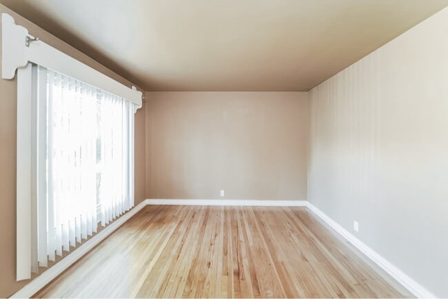 Photo - 3421 N 87th St