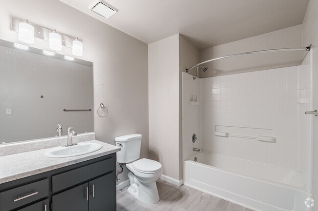 2BR, 1BA - 848SF - Bathroom