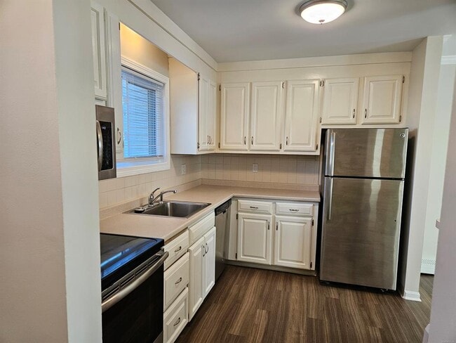 Building Photo - 1401 Farmington Ave Unit B
