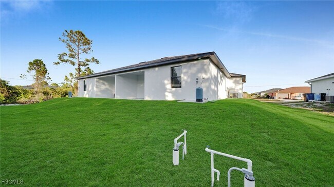 Building Photo - 706 Homer Ave S