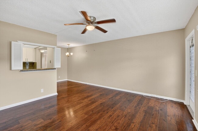 Photo - 105 Dorset C