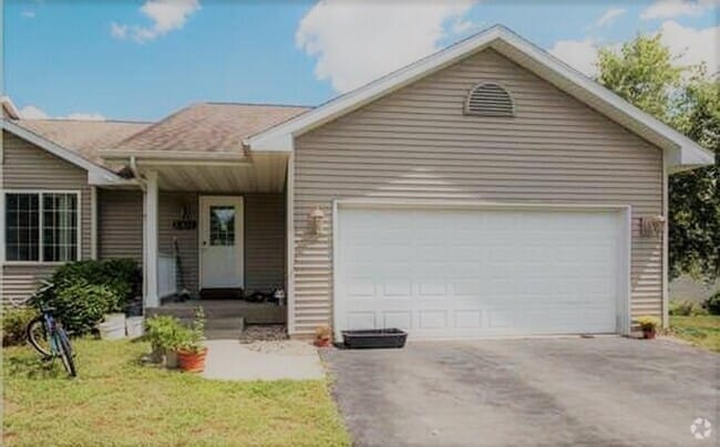 Building Photo - Huge 3BR/3ba Duplex on West Side of Eau Cl... Rental