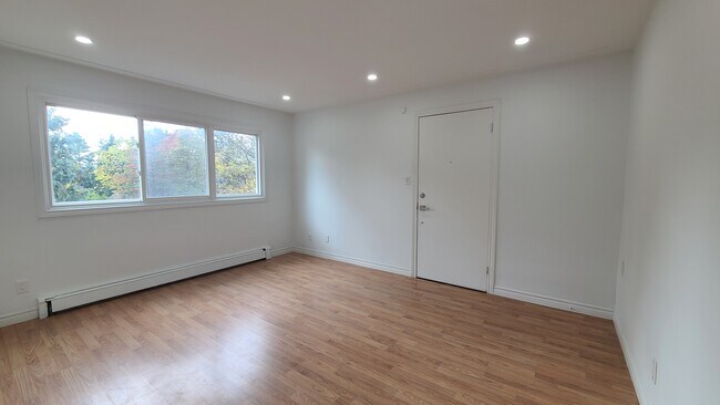 Photo - 207 Moore St