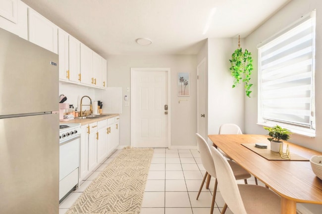 Photo - 2039 Monroe Ave