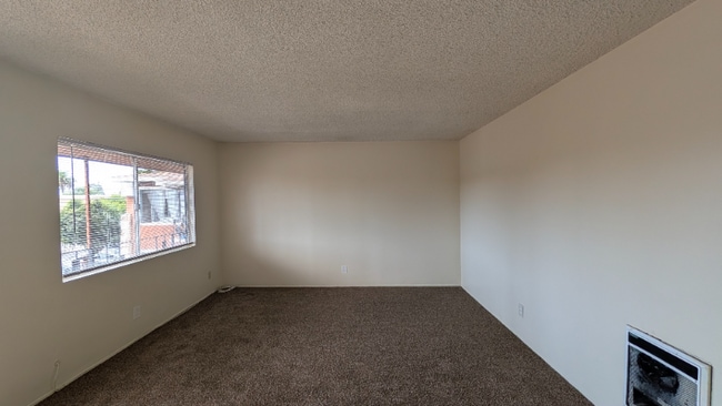 Photo - 905 Daisy Ave Unidad 11