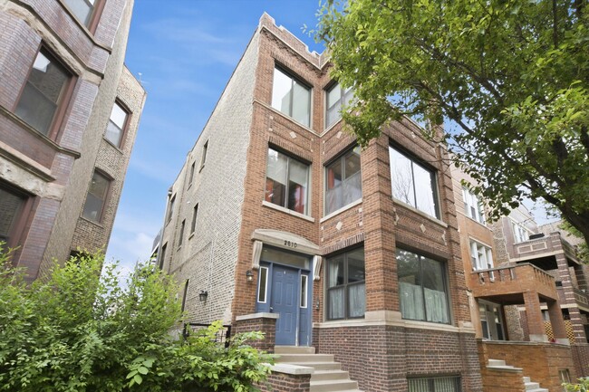 Building Photo - 2610 W Iowa St Unit 2F