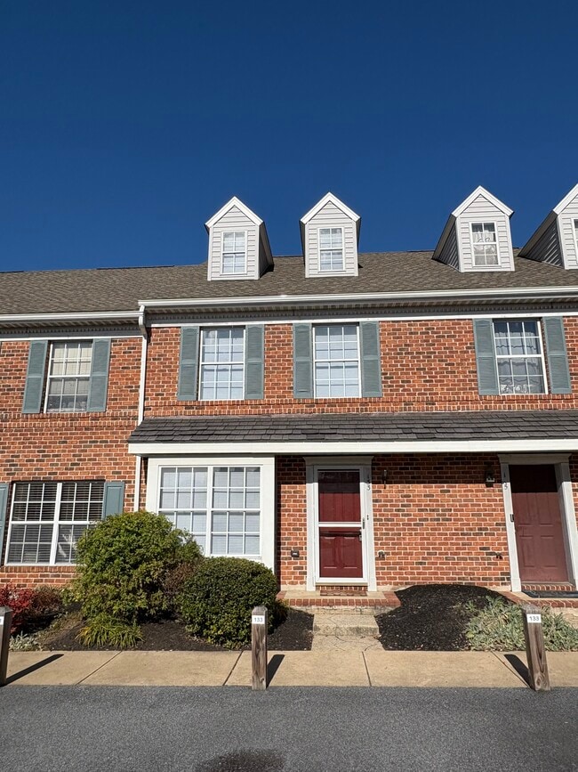 Building Photo - 133 Delancy Pl