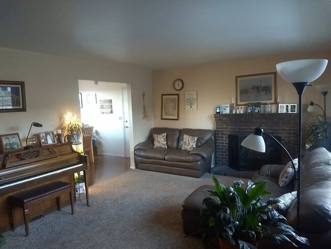 Photo - 4824 Lakeview Cir