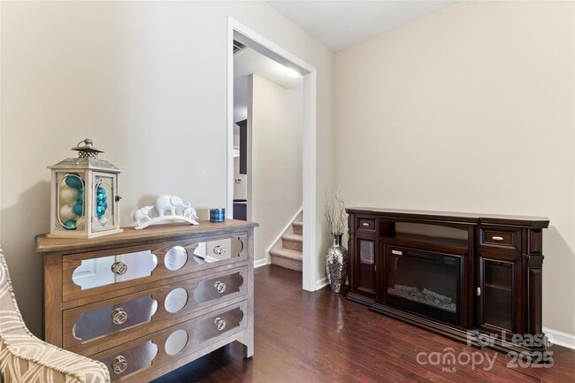 Photo - 517 Braintree Ter