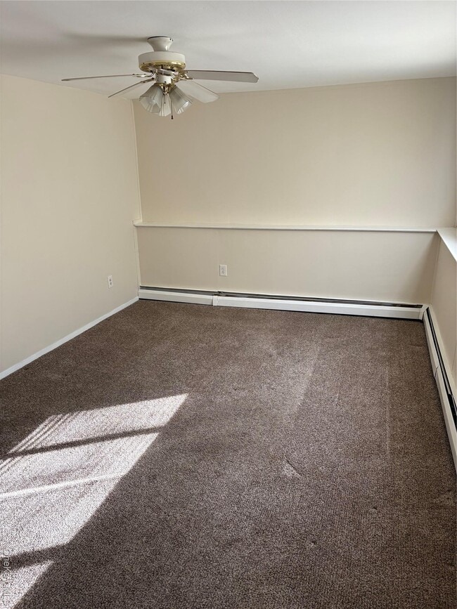 Photo - 892 Pine Ave