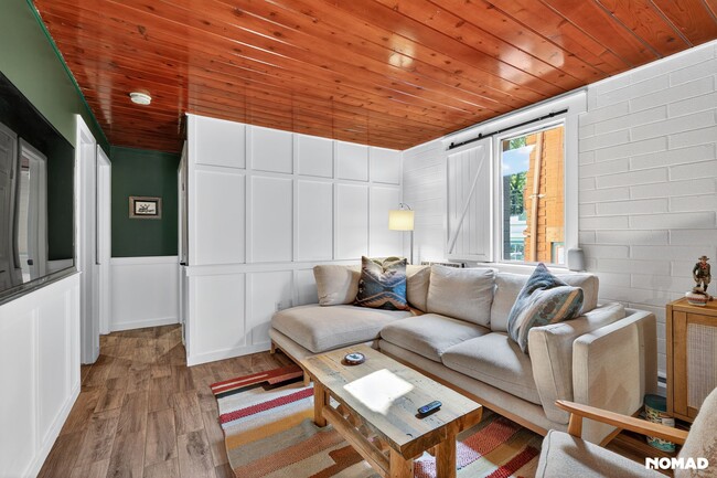 Photo - 1343 N High St