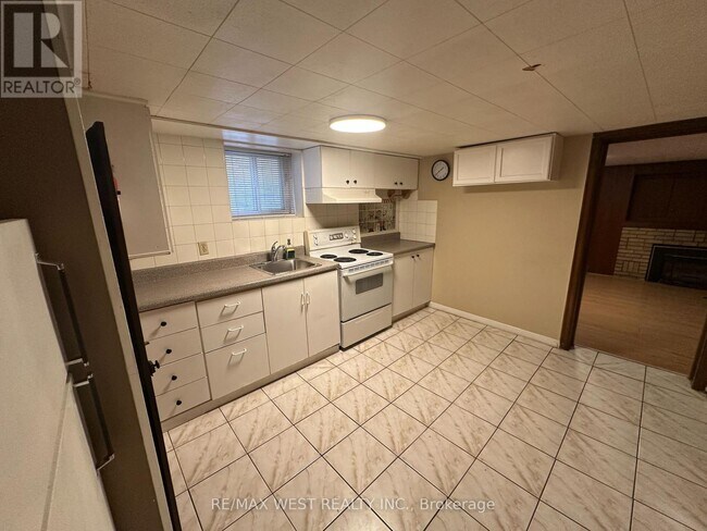 Photo - 28 Snider Ave