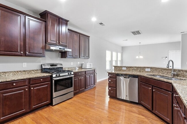 Photo - 1121 Survada Ln