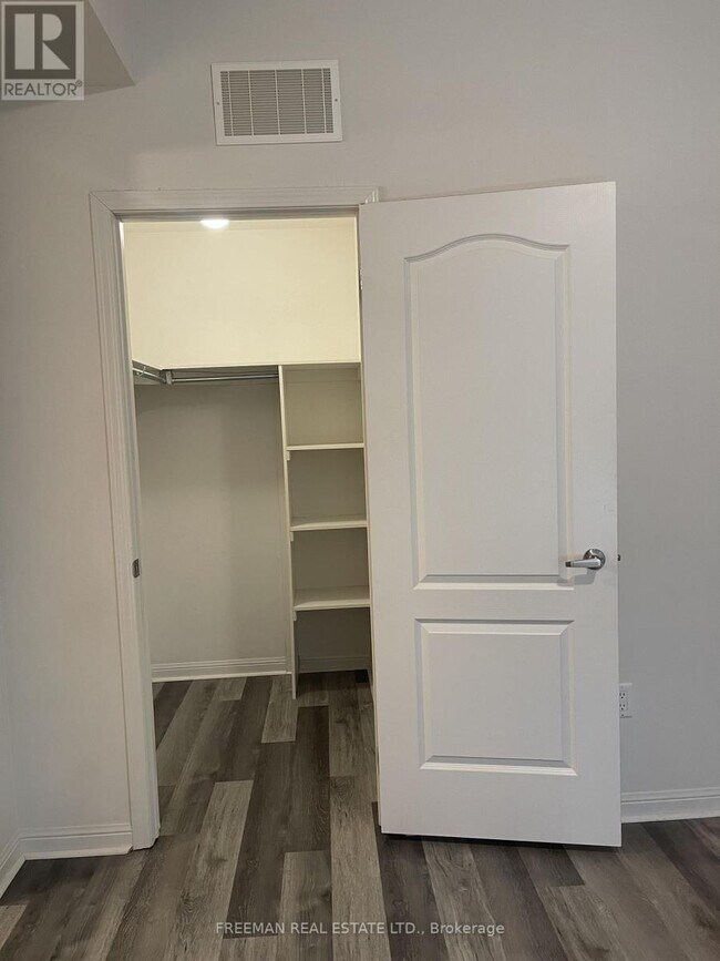 Photo - 3135 Boxford Cres