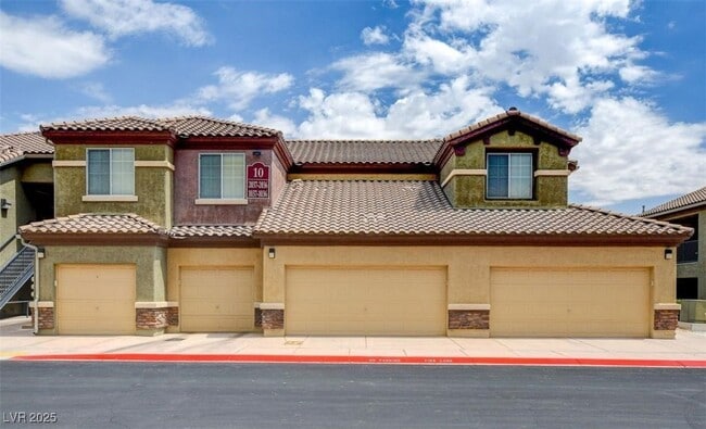 Building Photo - 6868 Sky Pointe Dr Unit 2036