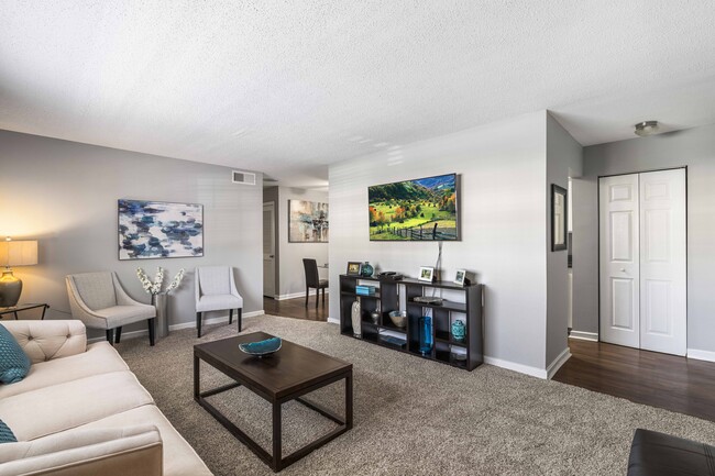 Living room - Chapel Tower - Students save up to 10%! Apartments