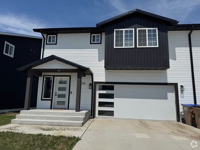 Building Photo - Beautiful 3 bed 2.5 bath Townhome