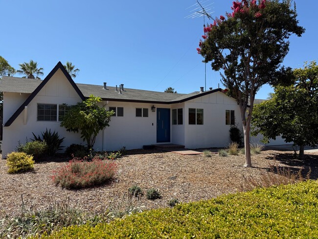 Building Photo - Beautiful Fully Remodeled 4 Bedroom 2 Bath... Rental