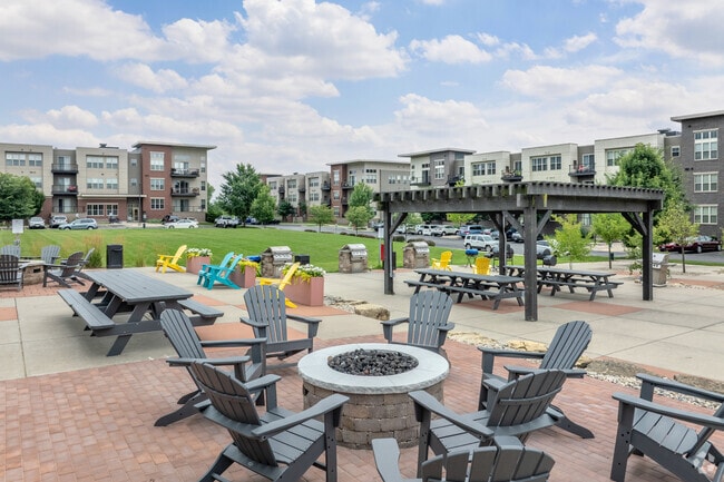 Courtyard - Fire Pit - Grill
