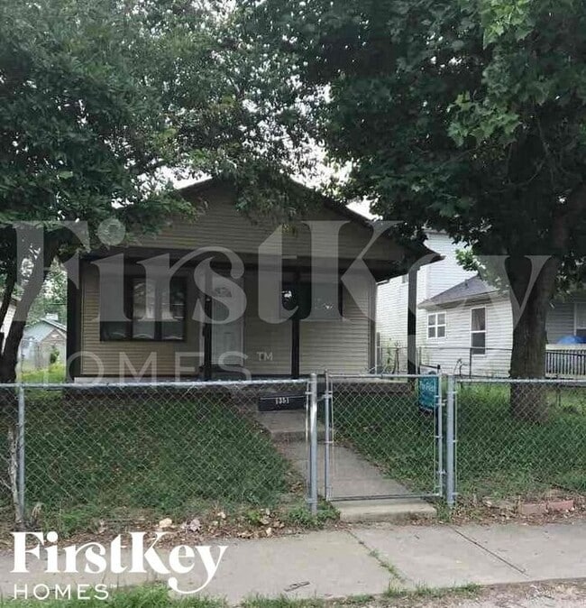 Building Photo - 1351 S Pershing Ave Rental