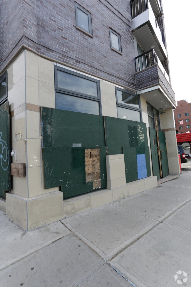 Photo - 132-06 Maple Ave