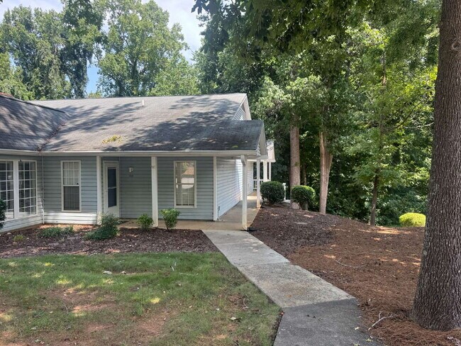 Building Photo - Beautiful Condo in Convenient Location!
