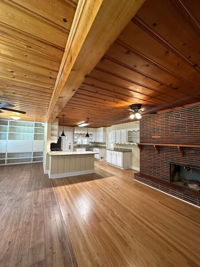 Photo - 3 Bedroom Ranch in Gainesville!