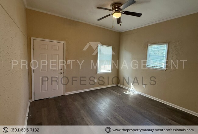 Photo - 922 Bloom St