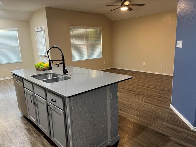 Photo - 104 Granville Ct