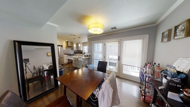 Photo - 329 W Fourth St Unit 329