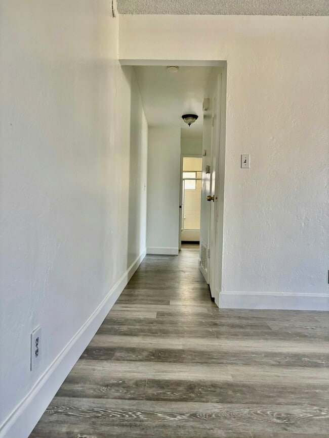 Photo - 1331 Pinetree Dr Unit 4