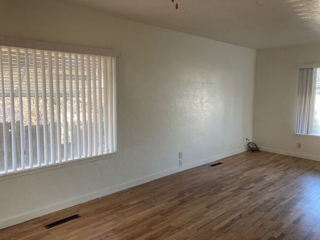 Photo - Great location, 2 bedroom, 1 bath home for rent