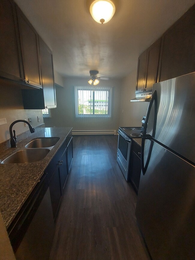 Photo - Iris Park Apartments