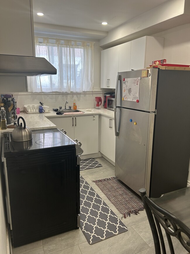 Building Photo - 4860 Plamondon Ave Unit 15