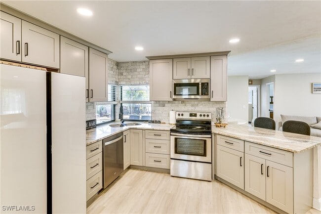 Photo - 6030 Perthshire Ln