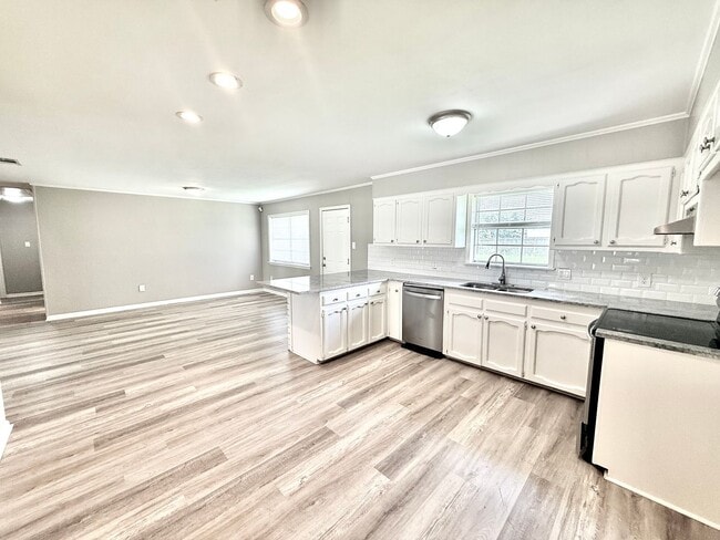 Building Photo - Bright & Spacious 3 Bedroom Brick Home with Double Carport & Large Backyard