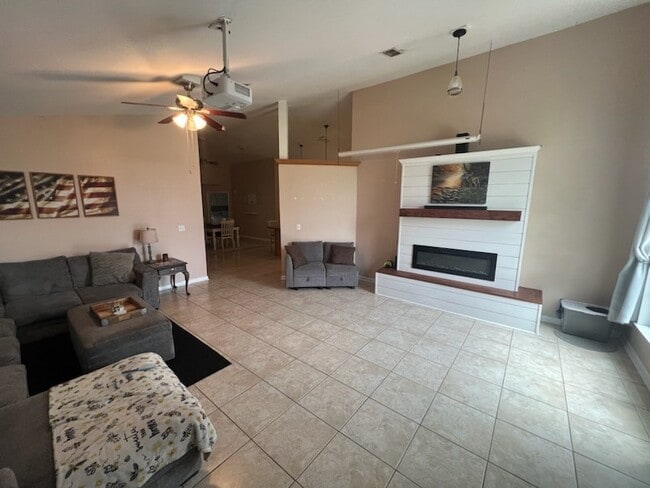Photo - 102 Lukesdale Cove