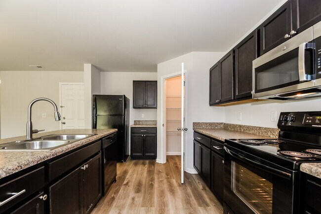 Photo - 102 Forest Bend Way