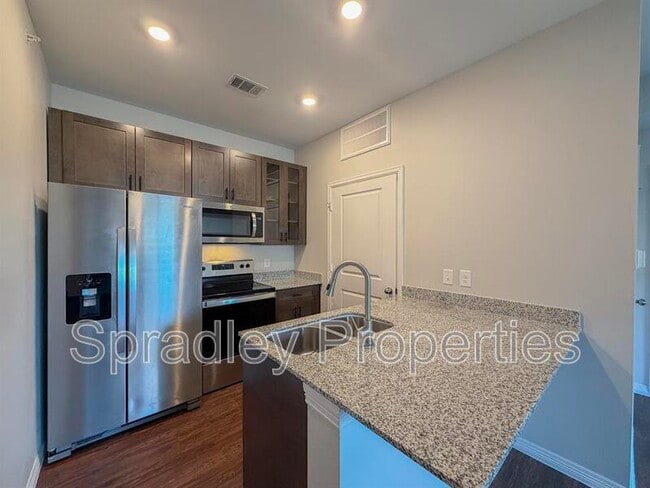 Photo - 1124 W Ave O Unidad Apt 1105