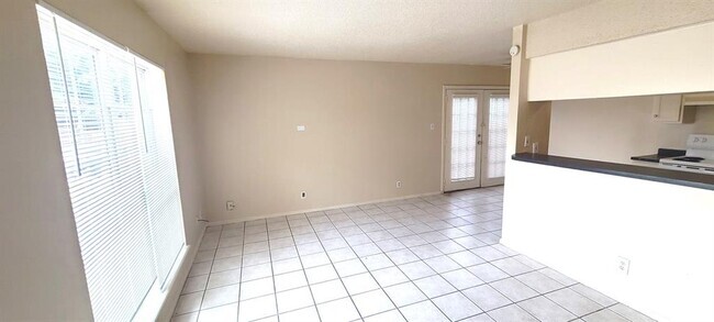 Building Photo - 5808 Wellington Dr Rental
