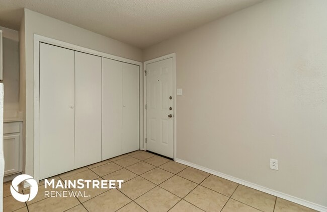 Photo - 3904 Royal Crest Dr