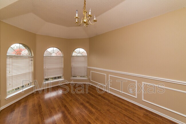 Photo - 326 Oakhurst Dr