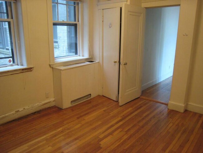 Photo - 2007 Commonwealth Ave